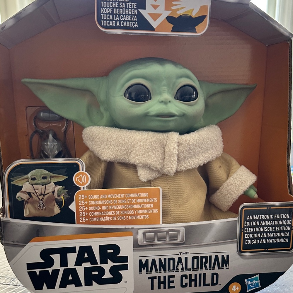 Star Wars The Mandalorian The Child Plush - Animatronic Edition - Picture 7 of 8